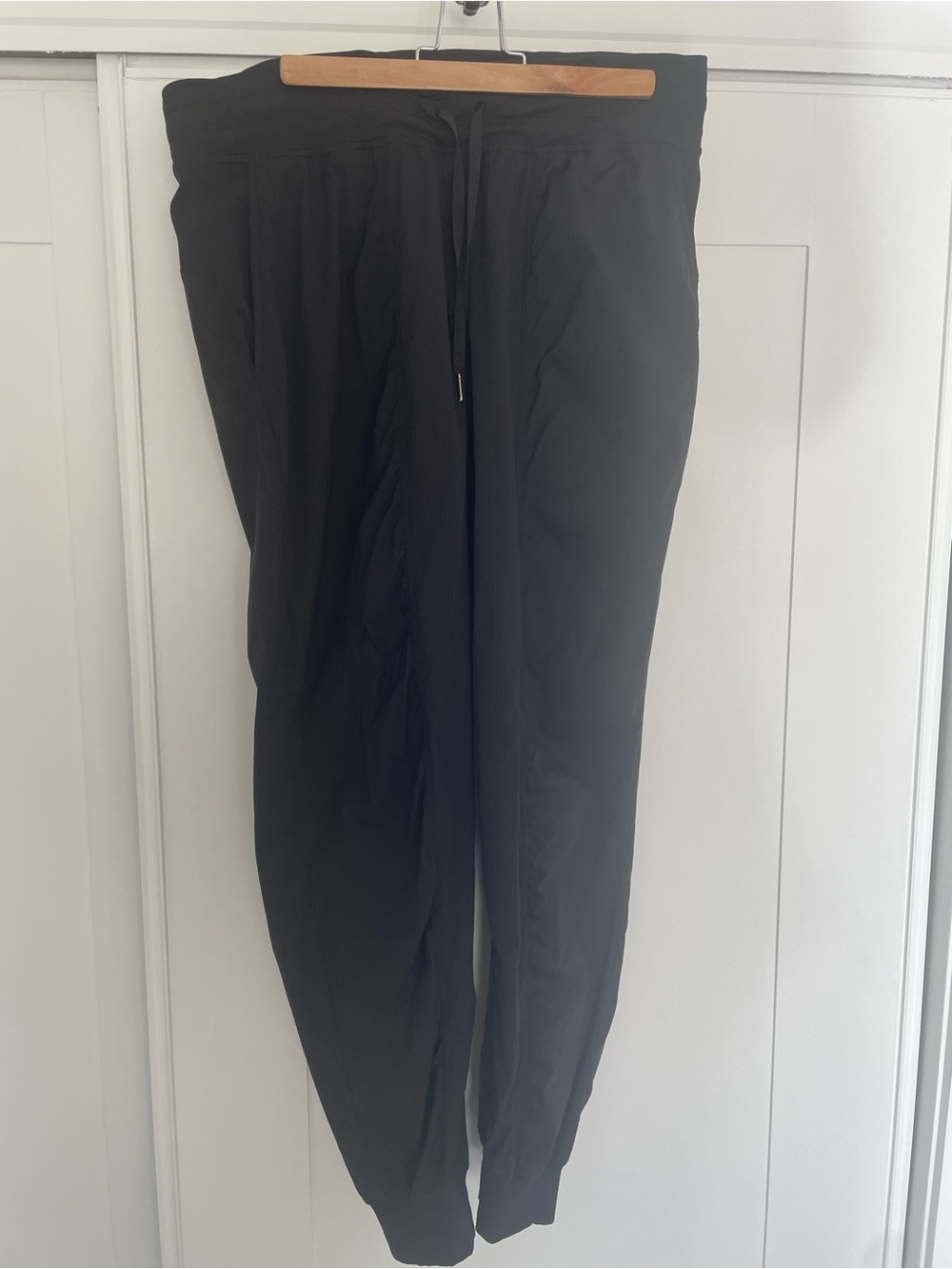 lululemon athletica Black Women’s Jogger Pants with front pockets